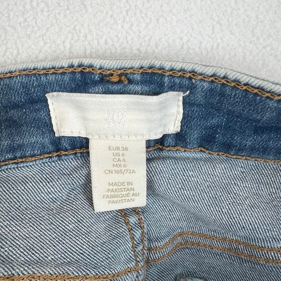 H&M Denim Shorts Womens 6 Distressed Raw Hem High Waist Blue Wash - Picture 2 of 9